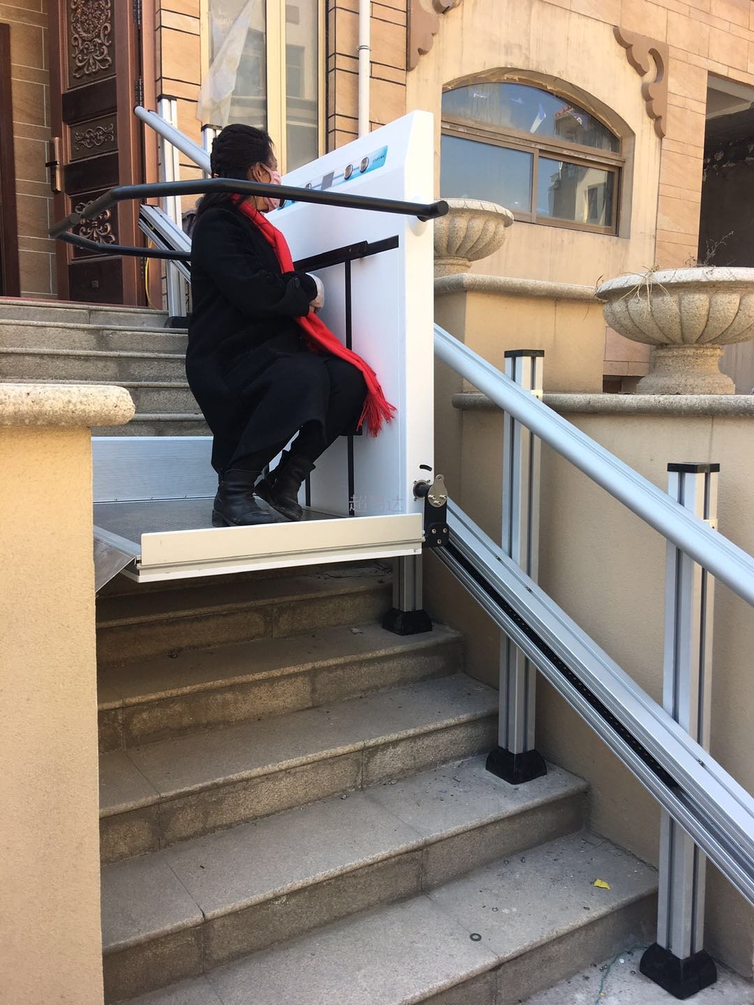 <b>濰坊斜掛升降平臺</b> <b>濰坊斜掛升降平臺</b>